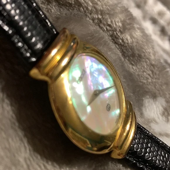 Vintage Gucci watch 5300M series excellent condition for a vintage piece